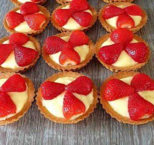 كيفية تحضير تارت الفراولة الصغيرة ( Mini tartelettes aux fraises)..من أفضل الحلويات في العالم