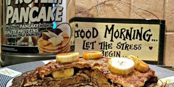 بان كيك (Pancake) بروتيني لفطور صحي 100% ولذيذ للرياضيين.