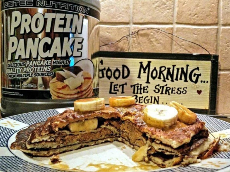 بان كيك (Pancake) بروتيني لفطور صحي 100% ولذيذ للرياضيين.