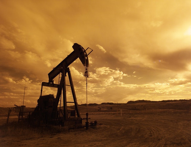 تتحول أسعار البترول الأمريكية إلى سلبية مع ارتفاع الطلب لأول مرة في التاريخ