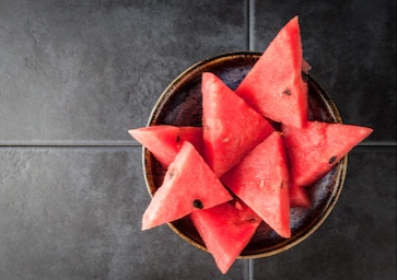 البطيخ الأحمر و فوائده الصحية و هل يمكن أن يشكل خطرا علينا؟